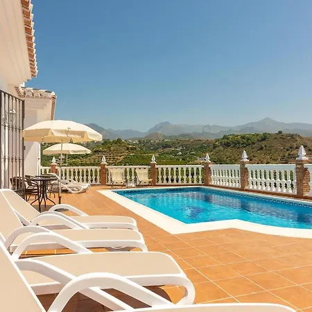 Andalucia: Cerca De Todo, Intimidad Y Espacio Nerja